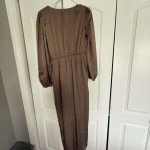 NWOT Long dress size M olive formal shiny Wedding